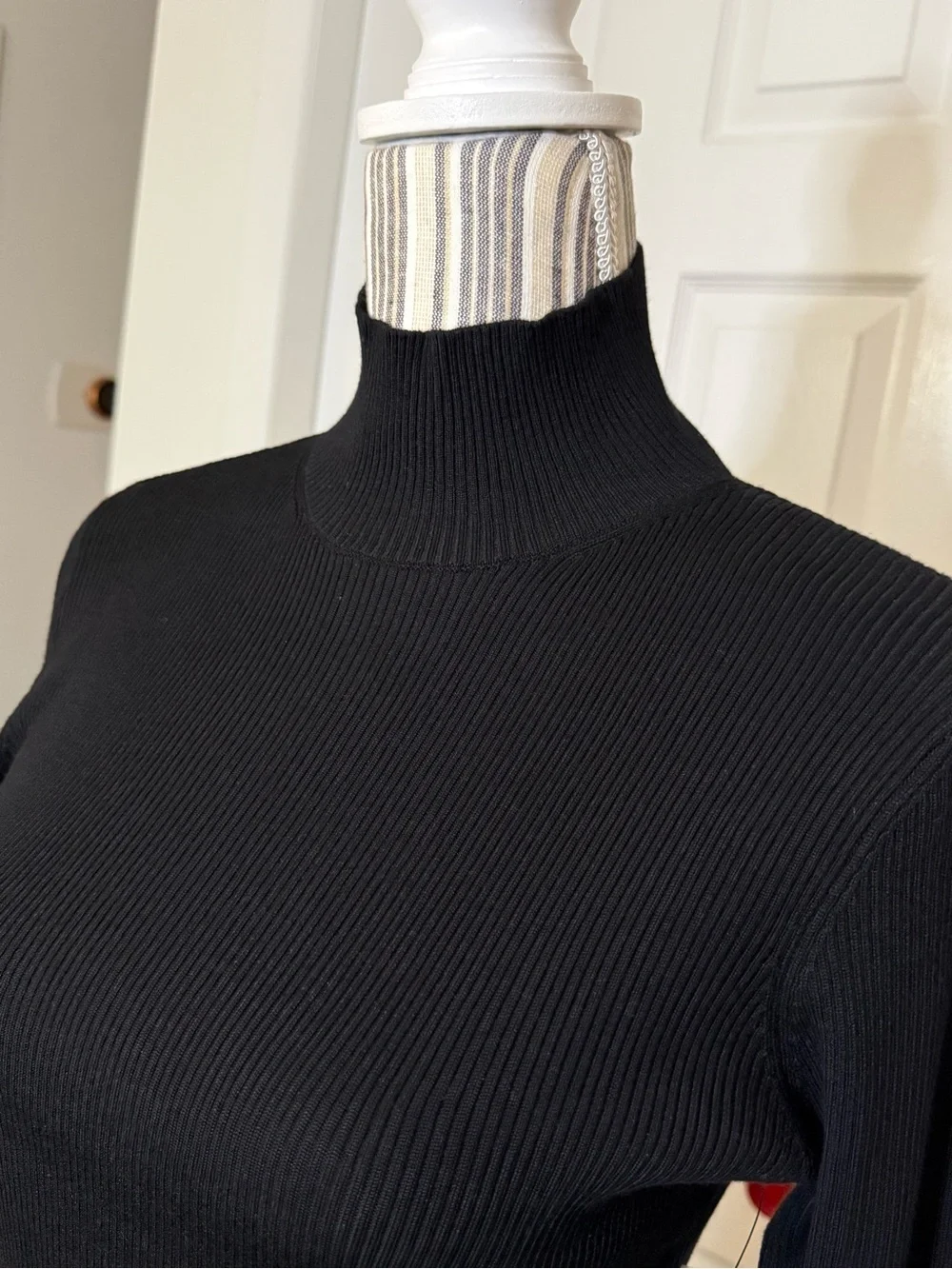 DKNY Jeans Ribbed Black Turtleneck Sweater – – NWT